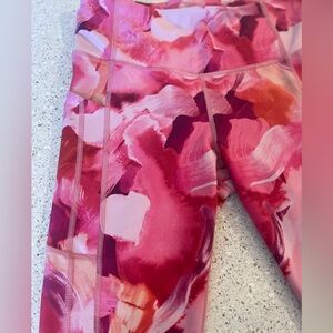 ATHLETA ultimate stash II capri Leggings, pink orange white pattern. M